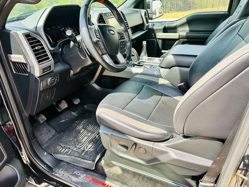 Ram 1500 Vehicle Full-screen Gallery Image 23