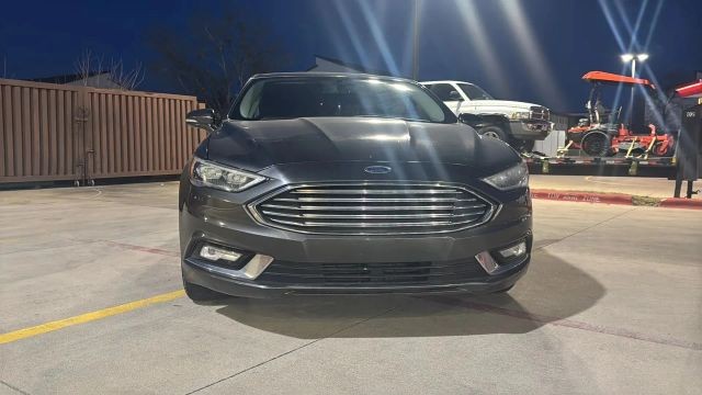 Ford Fusion Vehicle Full-screen Gallery Image 02