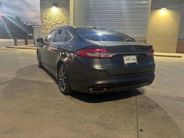 Ford Fusion Vehicle Full-screen Gallery Image 06