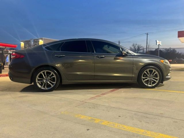 Ford Fusion Vehicle Full-screen Gallery Image 07