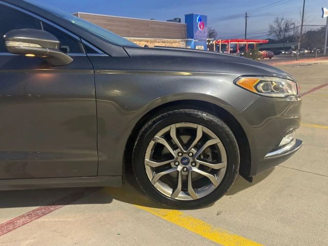 Ford Fusion Vehicle Full-screen Gallery Image 08