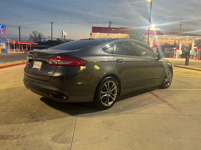 Ford Fusion Vehicle Full-screen Gallery Image 11