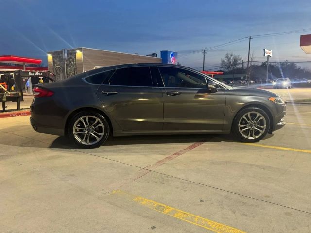 Ford Fusion Vehicle Full-screen Gallery Image 12