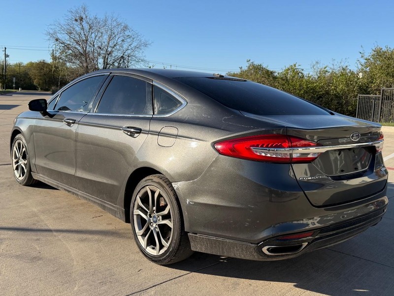 2017 Ford Fusion SE photo 2