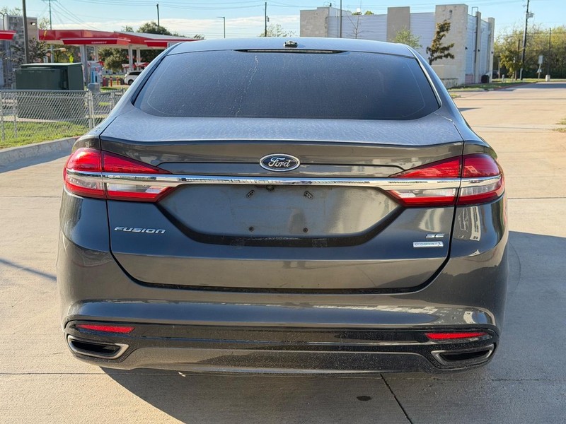2017 Ford Fusion SE photo 3