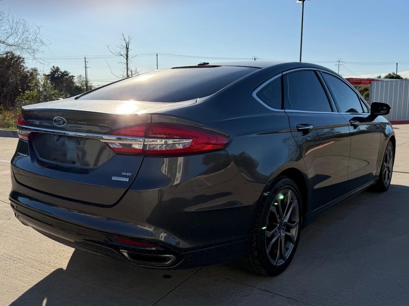 2017 Ford Fusion SE photo 4