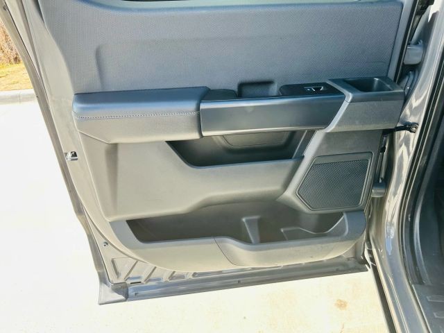 Ford F-150 Vehicle Full-screen Gallery Image 15