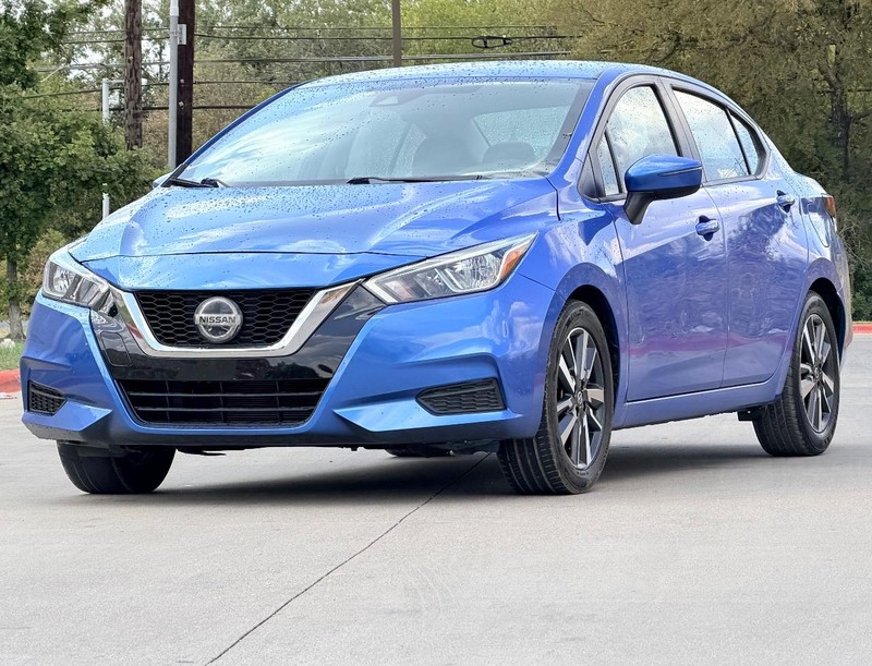 Nissan Versa Vehicle Full-screen Gallery Image 02