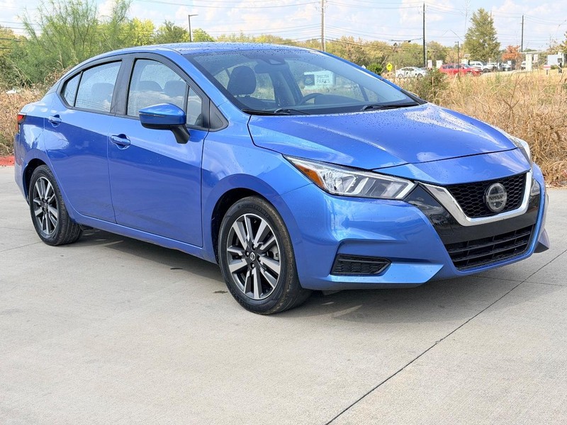 Nissan Versa Vehicle Full-screen Gallery Image 08