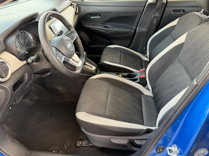 Nissan Versa Vehicle Full-screen Gallery Image 11