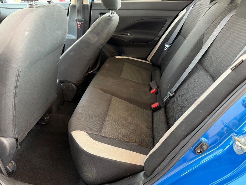 Nissan Versa Vehicle Full-screen Gallery Image 13