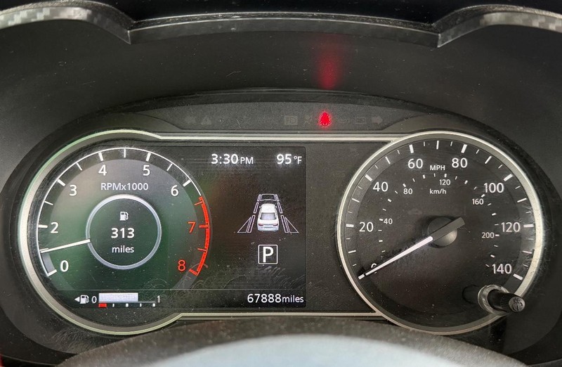 Nissan Versa Vehicle Full-screen Gallery Image 15