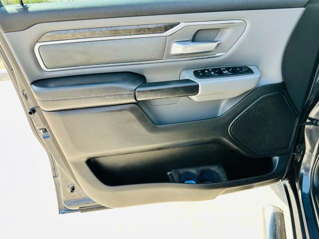 Ram 1500 Vehicle Full-screen Gallery Image 10