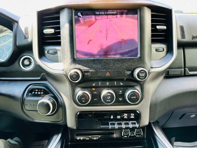 Ram 1500 Vehicle Full-screen Gallery Image 14