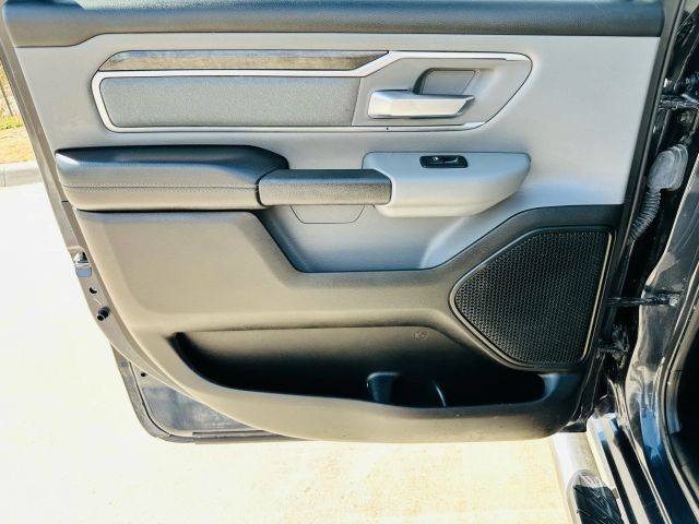 Ram 1500 Vehicle Full-screen Gallery Image 15