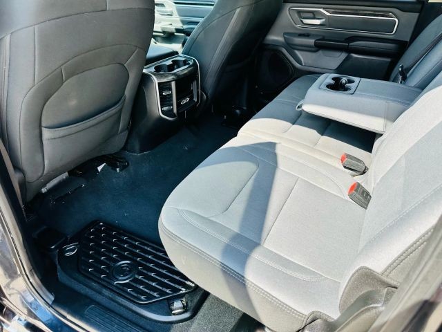 Ram 1500 Vehicle Full-screen Gallery Image 16