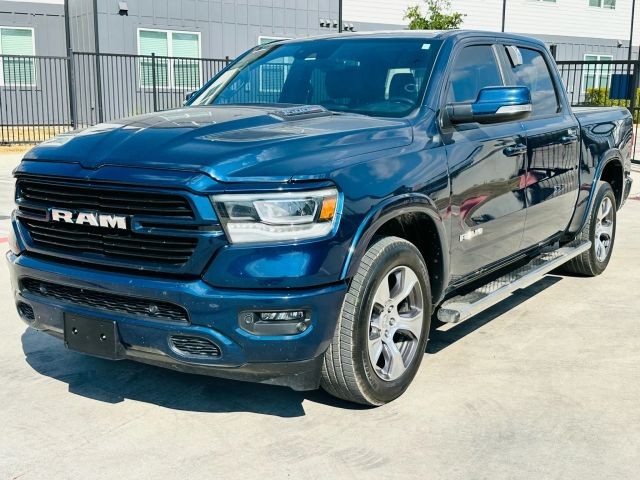 Ram 1500 Crew Vehicle Full-screen Gallery Image 02