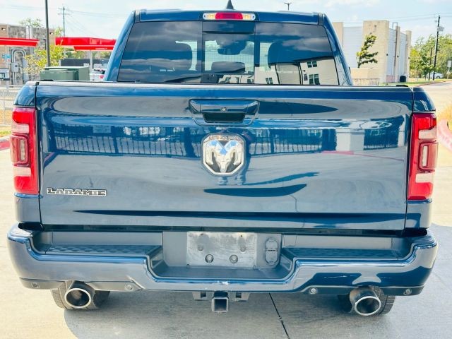 Ram 1500 Crew Vehicle Full-screen Gallery Image 05