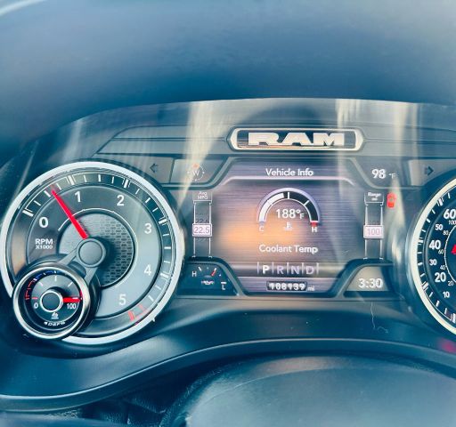 Ram 1500 Crew Vehicle Full-screen Gallery Image 13