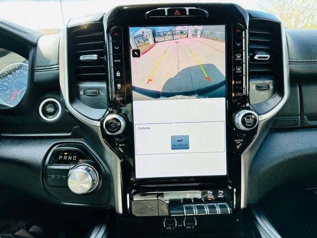 Ram 1500 Crew Vehicle Full-screen Gallery Image 14