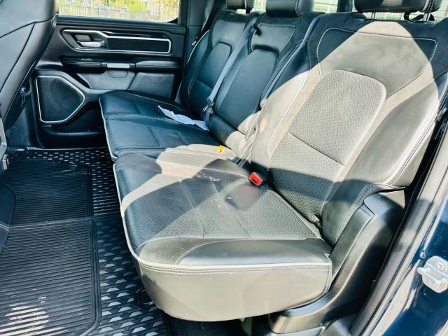 Ram 1500 Crew Vehicle Full-screen Gallery Image 17