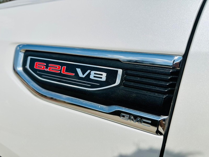 GMC Sierra 1500 Vehicle Full-screen Gallery Image 24