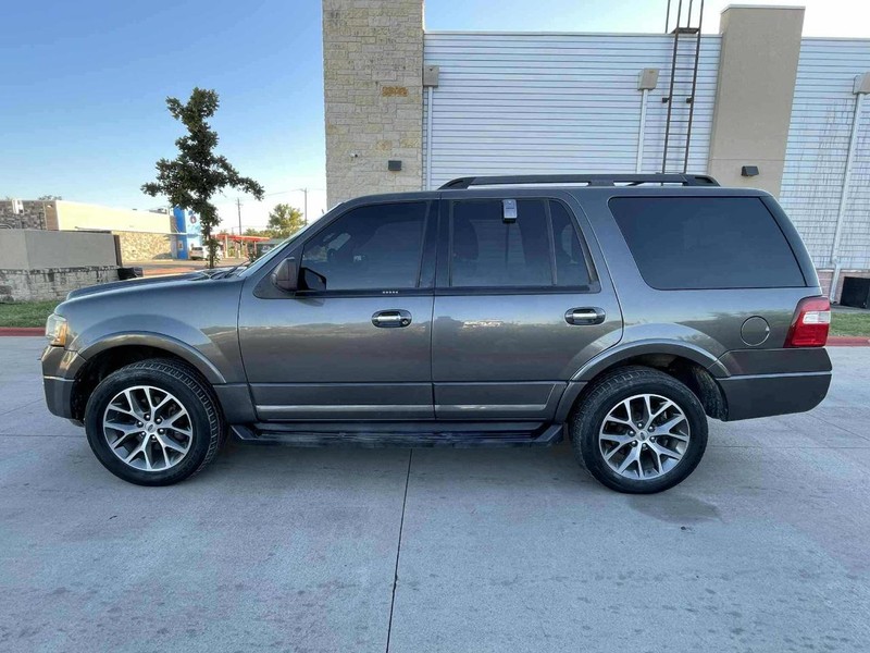 Ford Expedition Vehicle Full-screen Gallery Image 02