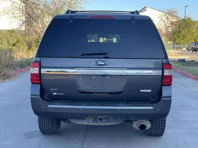 Ford Expedition Vehicle Full-screen Gallery Image 03