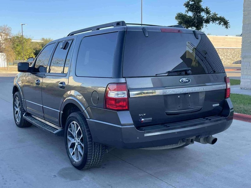 Ford Expedition Vehicle Full-screen Gallery Image 04