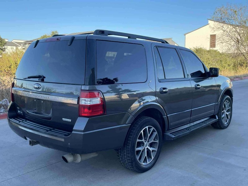 Ford Expedition Vehicle Full-screen Gallery Image 05