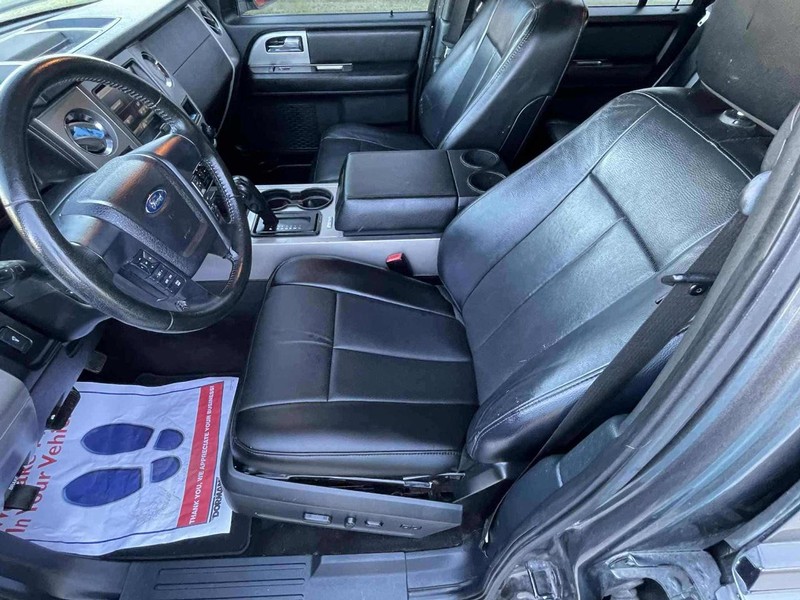 Ford Expedition Vehicle Full-screen Gallery Image 09