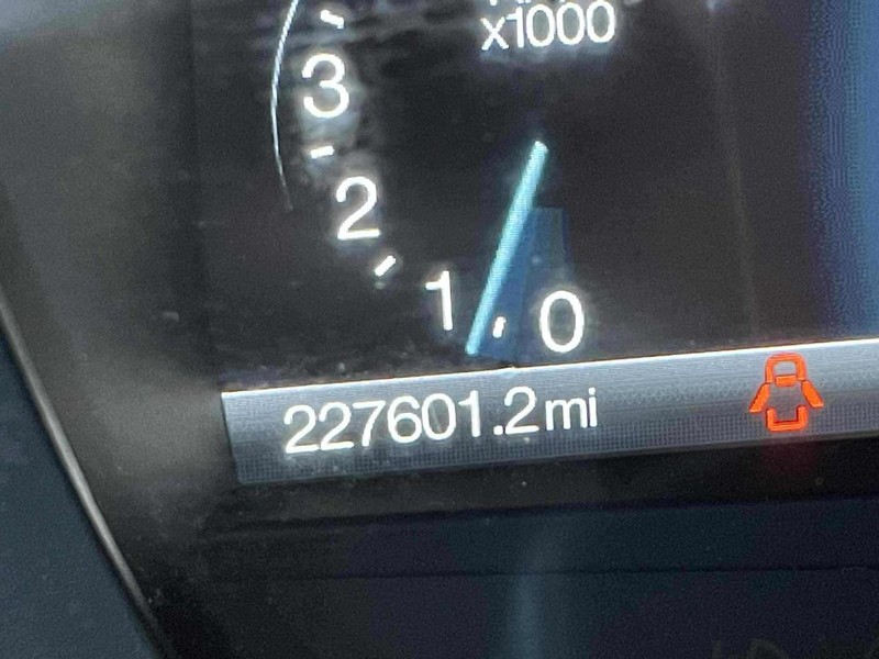 Ford Expedition Vehicle Full-screen Gallery Image 10