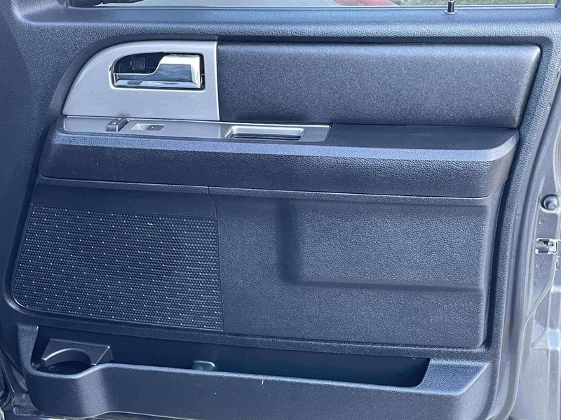 Ford Expedition Vehicle Full-screen Gallery Image 11