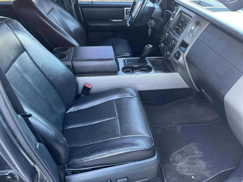 Ford Expedition Vehicle Full-screen Gallery Image 12