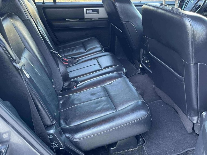 Ford Expedition Vehicle Full-screen Gallery Image 16