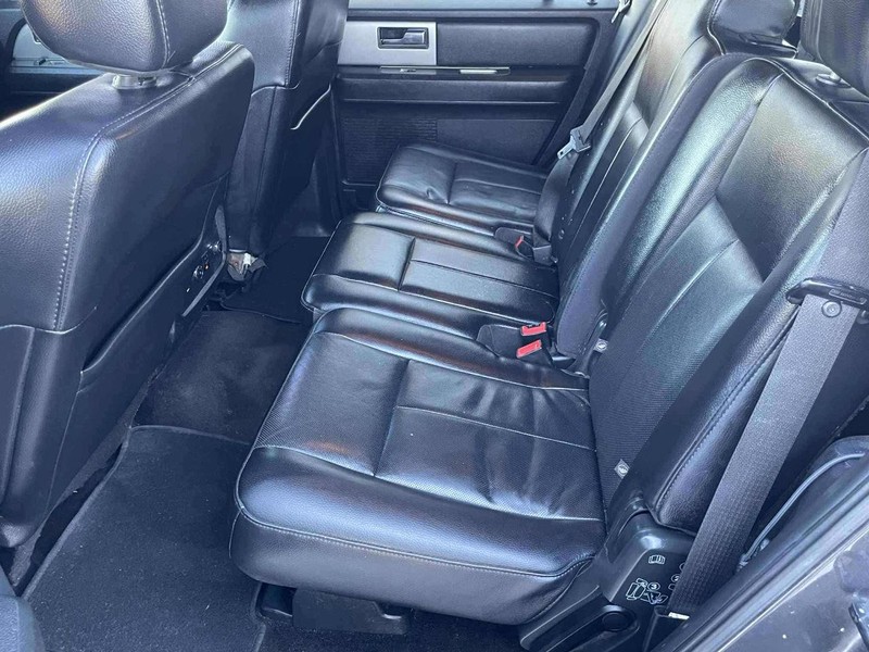 Ford Expedition Vehicle Full-screen Gallery Image 18