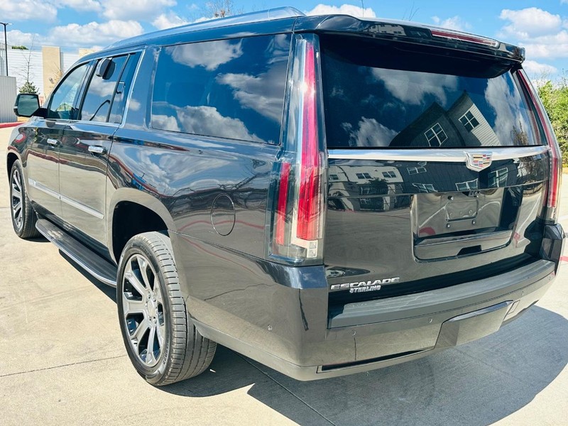 Cadillac Escalade ESV Vehicle Full-screen Gallery Image 04