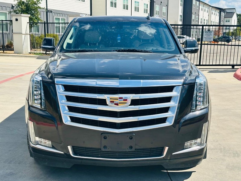 Cadillac Escalade ESV Vehicle Full-screen Gallery Image 09