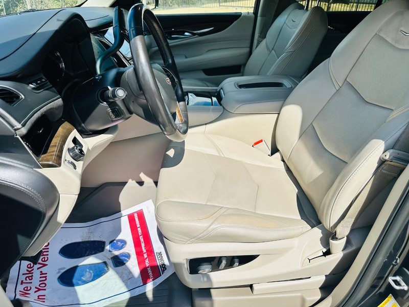 Cadillac Escalade ESV Vehicle Full-screen Gallery Image 12
