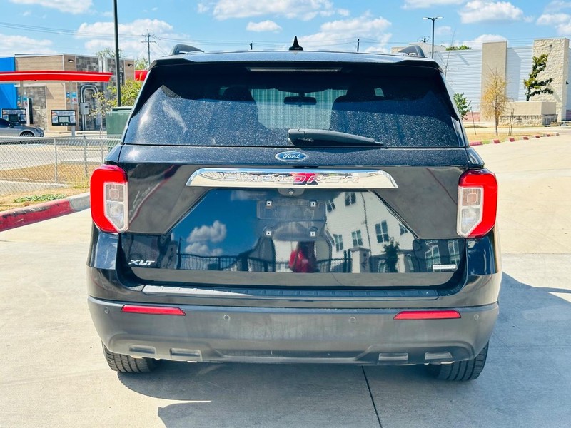 Ford Explorer Vehicle Full-screen Gallery Image 05