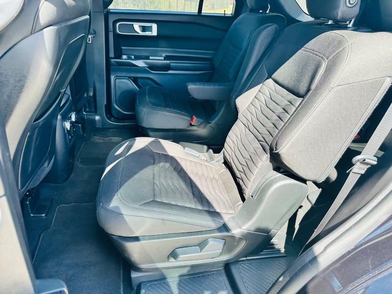 Ford Explorer Vehicle Full-screen Gallery Image 17