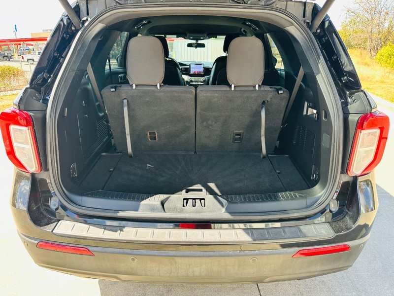 Ford Explorer Vehicle Full-screen Gallery Image 20