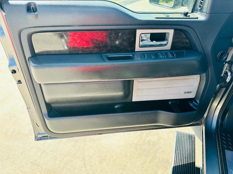 Ford F-150 Vehicle Full-screen Gallery Image 16