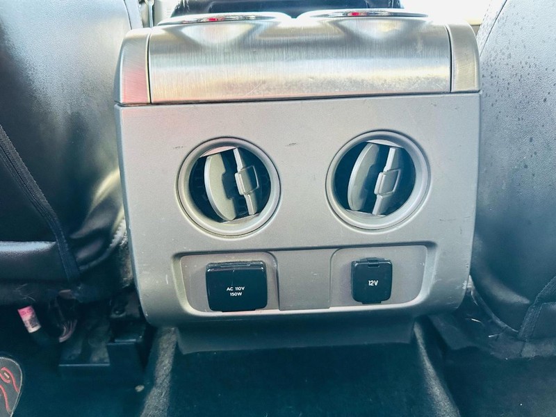 Ford F-150 Vehicle Full-screen Gallery Image 21