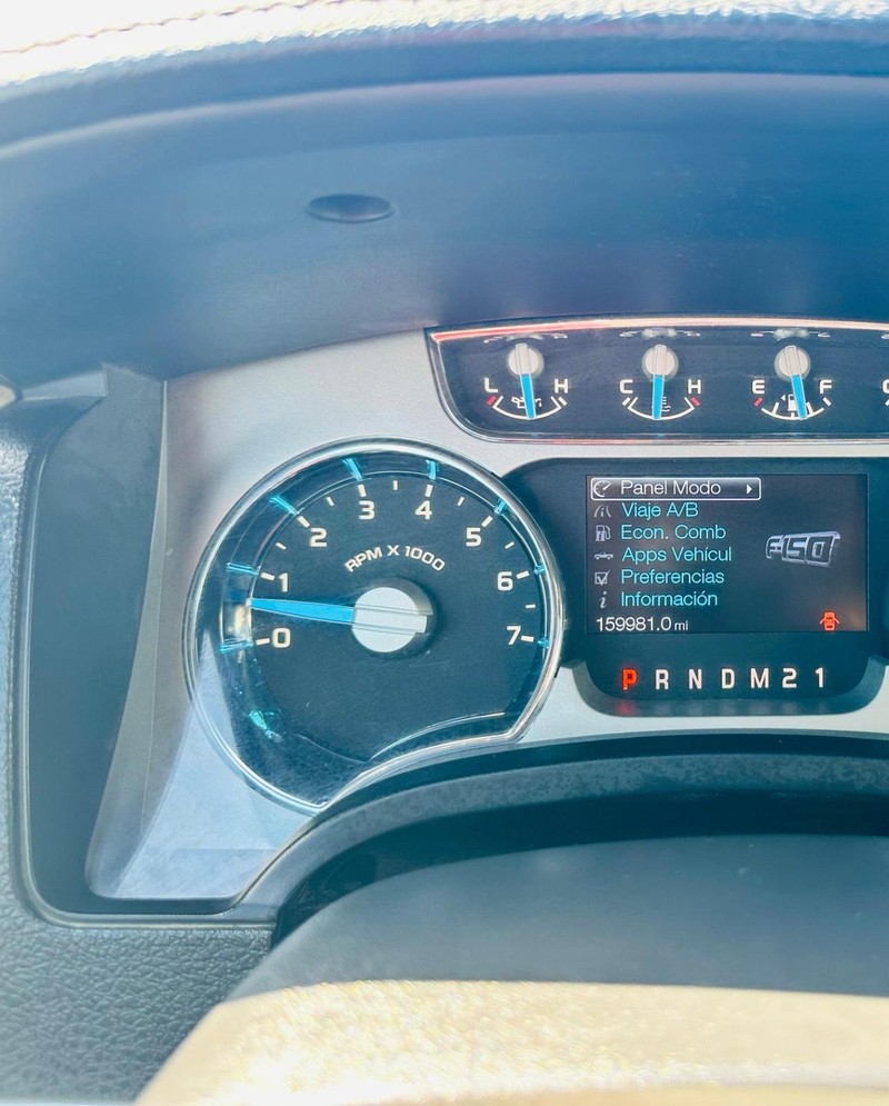 Ford F-150 Vehicle Full-screen Gallery Image 25