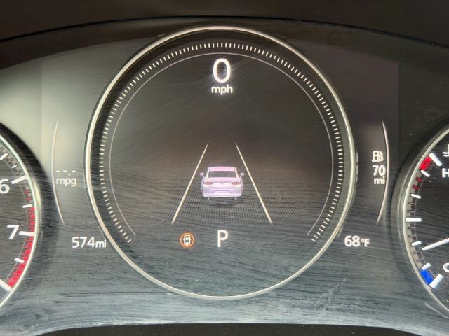 Mazda MAZDA3 Vehicle Full-screen Gallery Image 13