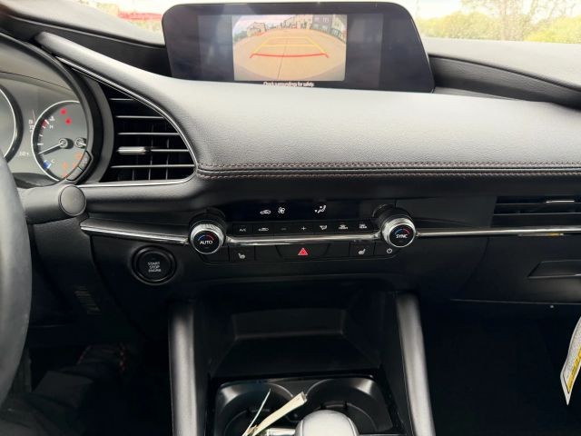 Mazda MAZDA3 Vehicle Full-screen Gallery Image 14