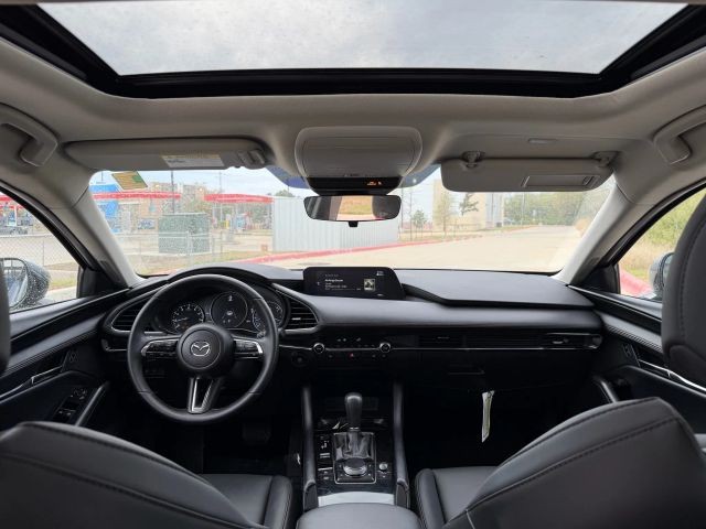 Mazda MAZDA3 Vehicle Full-screen Gallery Image 19