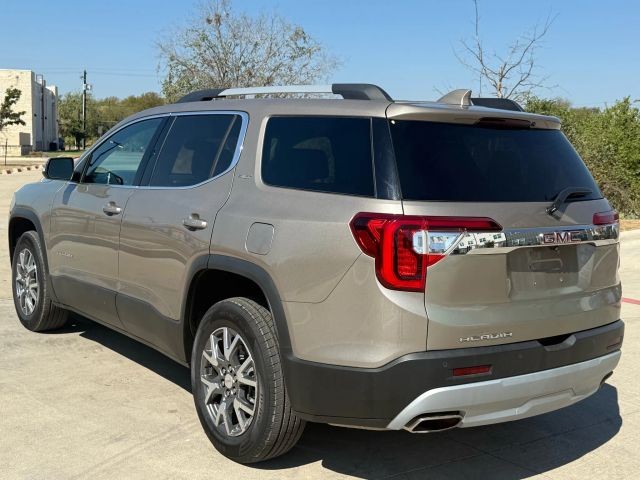 GMC Acadia Vehicle Full-screen Gallery Image 04