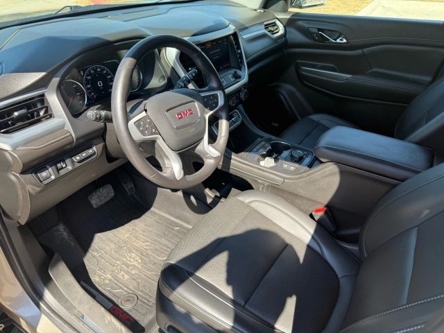 GMC Acadia Vehicle Full-screen Gallery Image 11